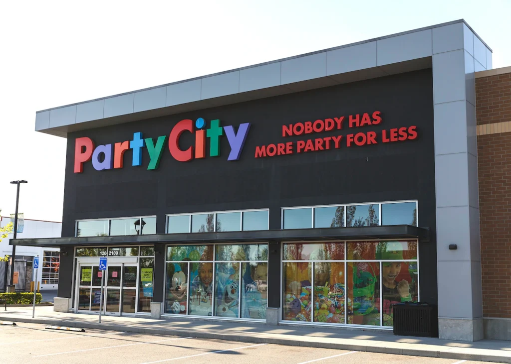 Once Popular Retailer Makes Major Comeback After Closing All Stores Once Popular Retailer Makes Major Comeback After Closing All Stores