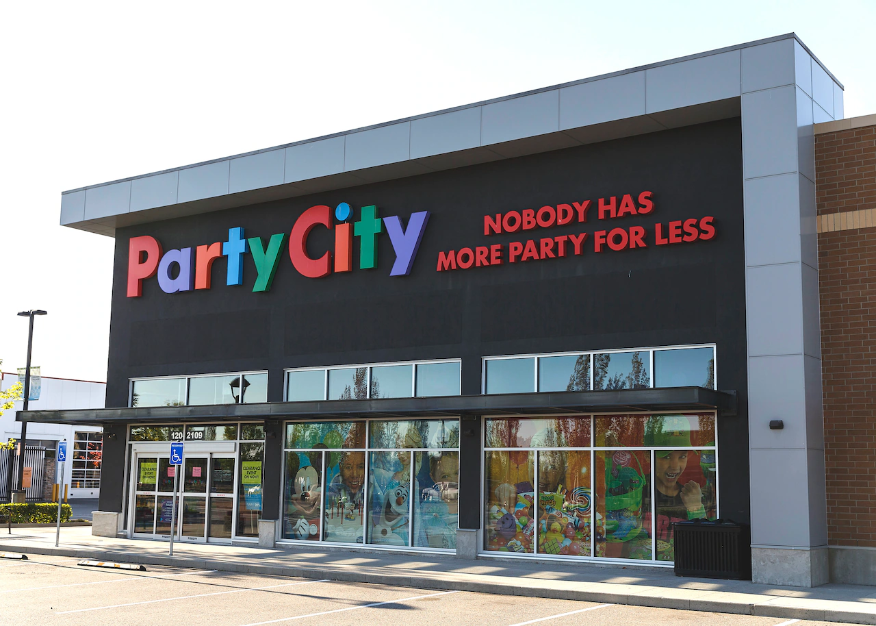 Once Popular Retailer Makes Major Comeback After Closing All Stores
